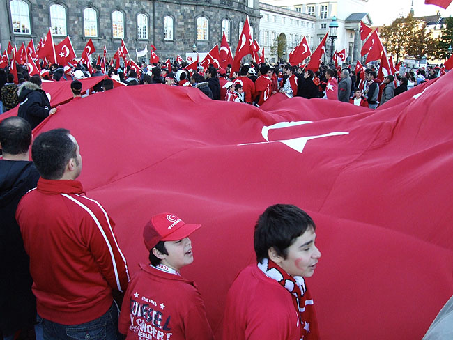 image/tyrkisk_demonstration-02.jpg