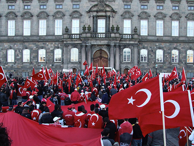 image/tyrkisk_demonstration-07.jpg