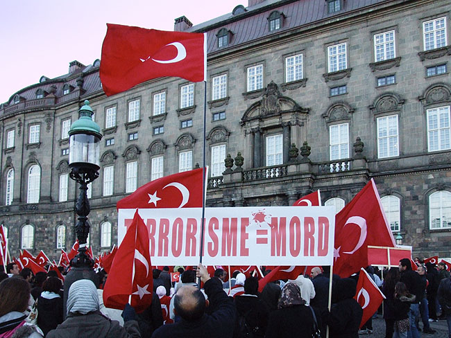 image/tyrkisk_demonstration-10.jpg