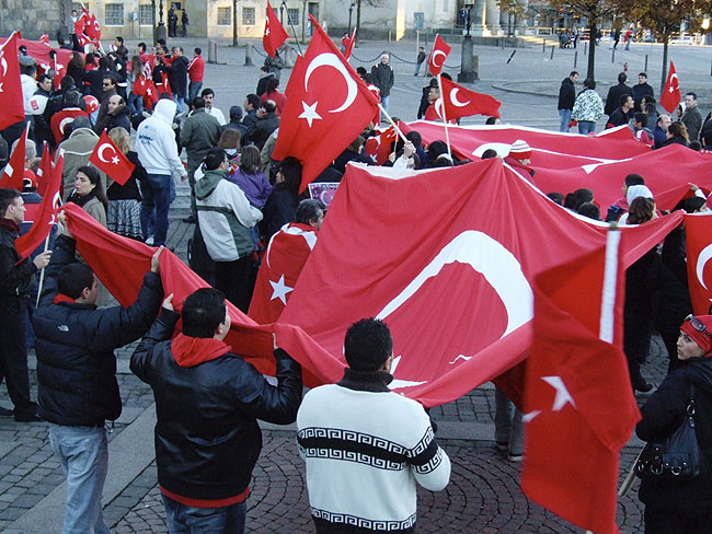 image/tyrkisk_demonstration-17.jpg
