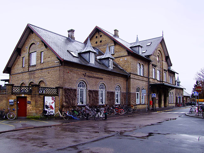 image/charlottelund-station-403.jpg