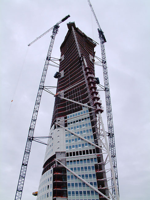 image/turning_torso-06.jpg