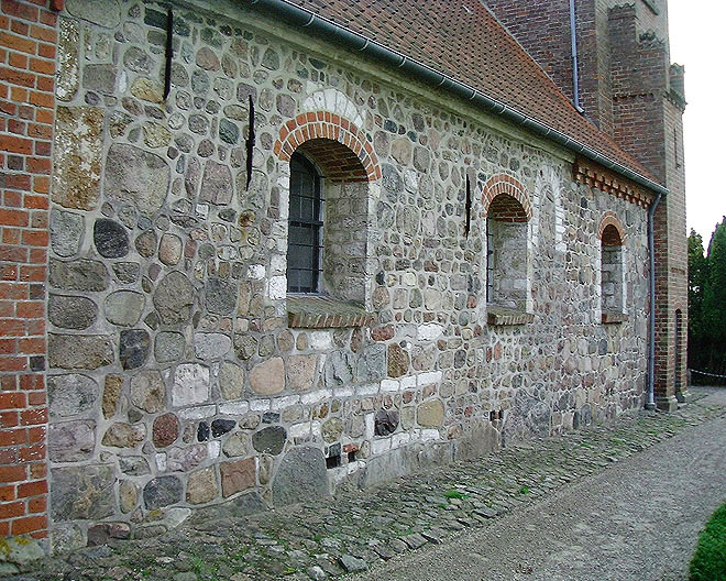 image/gl_oelstykke_kirke-21.jpg