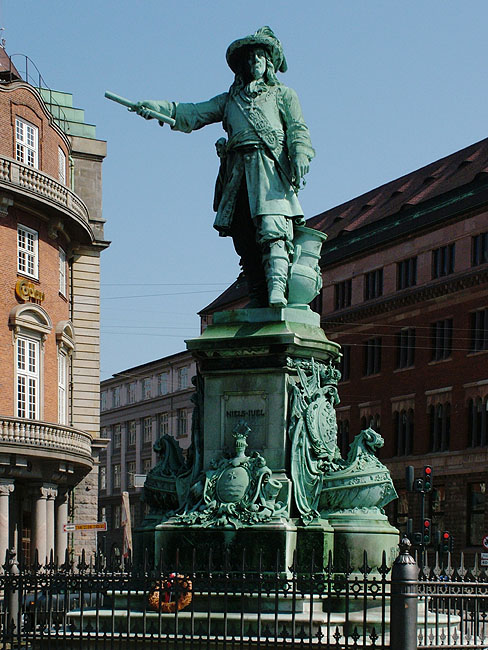 image/statue_niels_juel-02.jpg