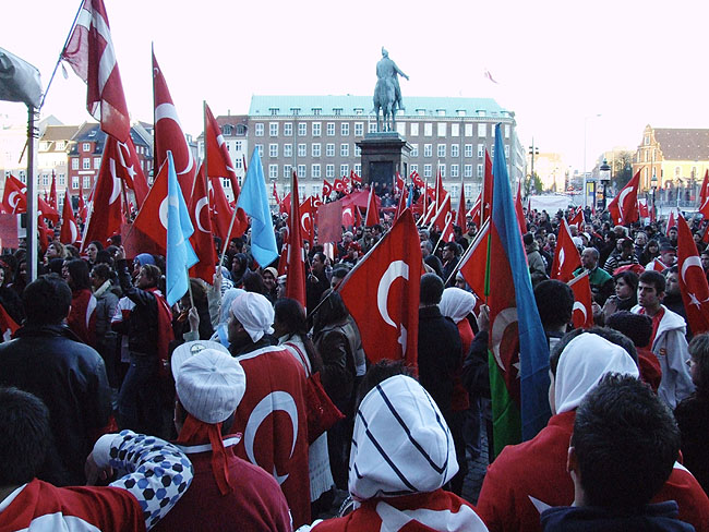 image/tyrkisk_demonstration-13.jpg