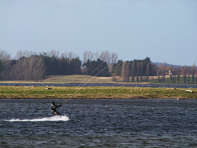 image/kitesurfer-843.jpg